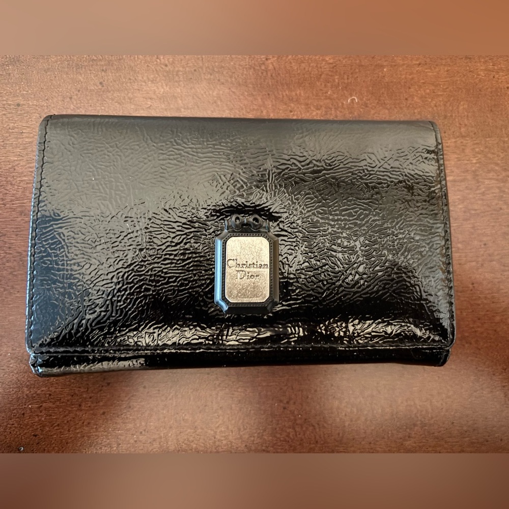 Christian Dior TriFold Snap Wallet
💕LOVE IT OR LEAVE IT 💕JEBWA MYSTERY GAME🎁